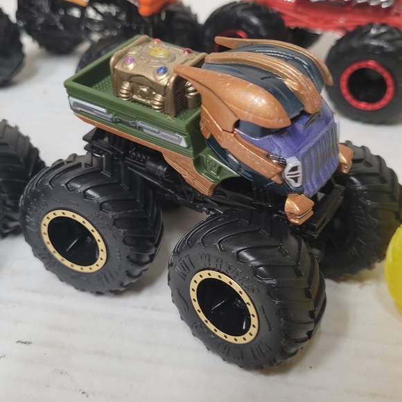 Lot of 6 Monster Jam trucks - Picture 3 of 6